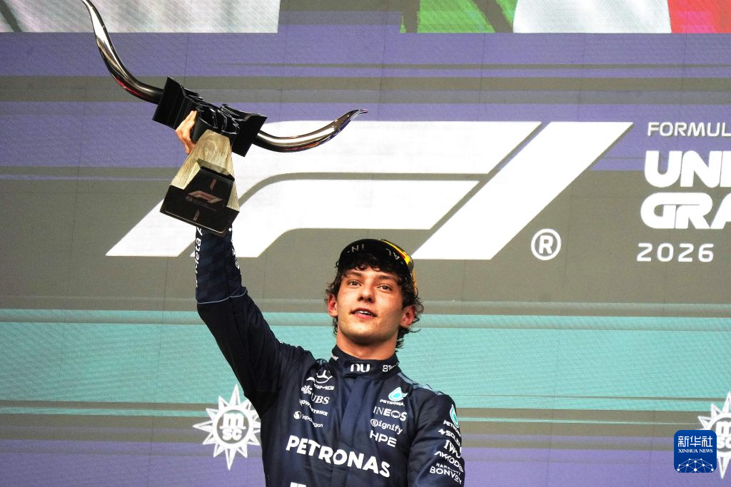 赛车——F1美国大奖赛：安东内利夺冠